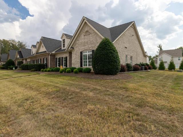 Townhouse for sale in Pfafftown, North Carolina