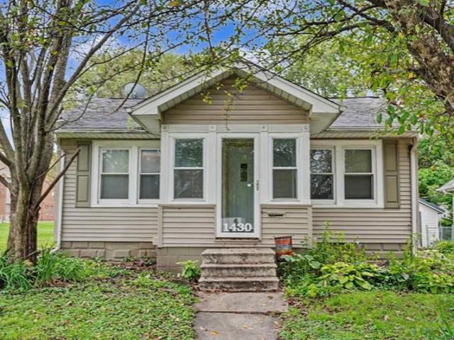 House for sale in Waterloo, Black Hawk County