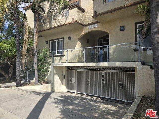 Townhouse for sale in Sherman Oaks Neighborhood Council District, Canoga Park