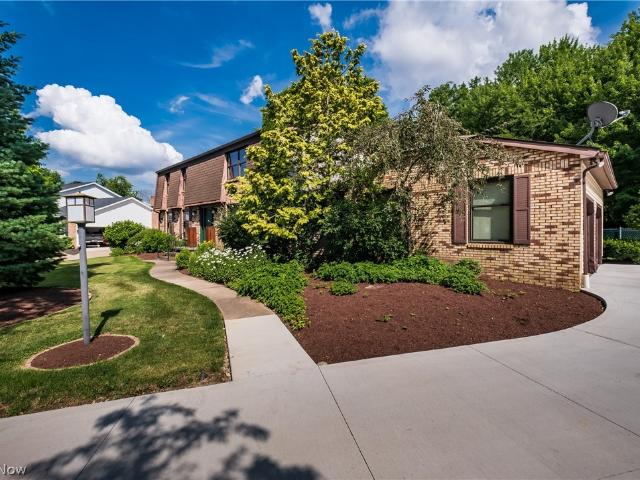 House for sale in Charity Rotch, Massillon
