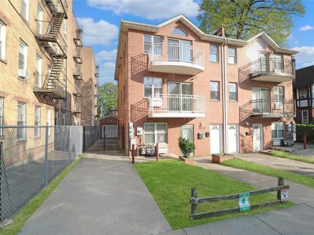 Duplex for sale in Flushing