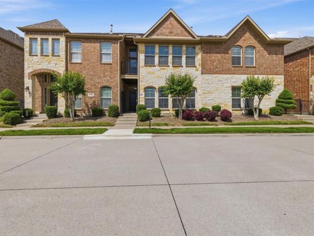 Townhouse for sale in Carrollton, Texas