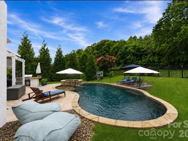 House for sale in Hicks Crossroads, Huntersville