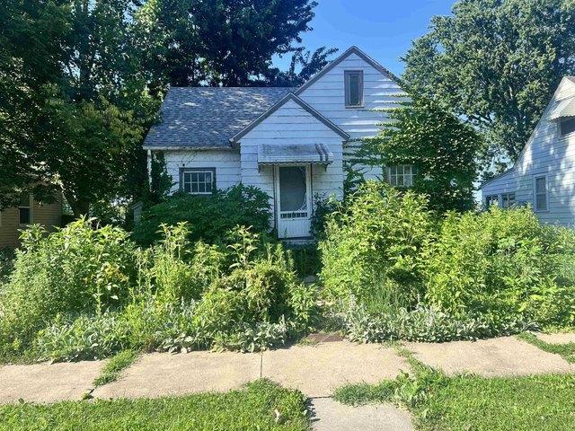House for sale in Waterloo, Iowa