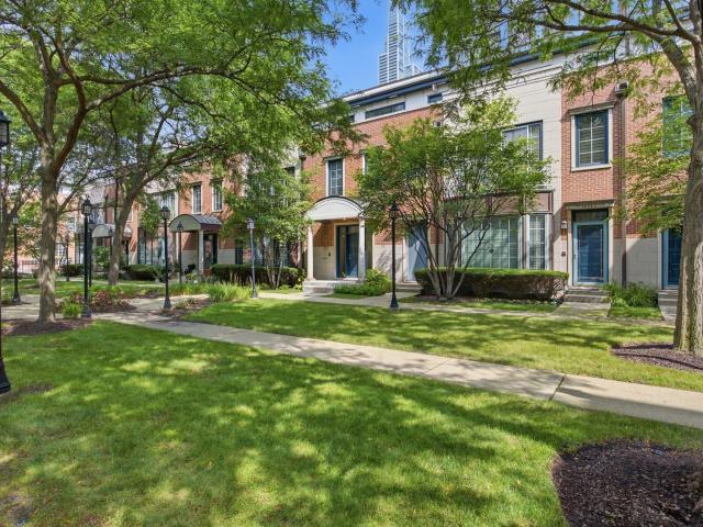Townhouse for sale in Chicago Park, Illinois