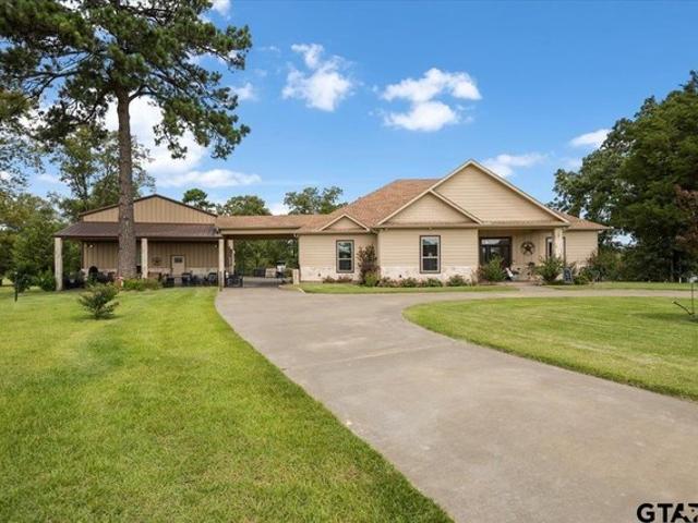 House for sale in Lindale, Smith County