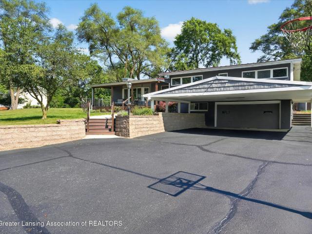 House for sale in Fenton, Michigan