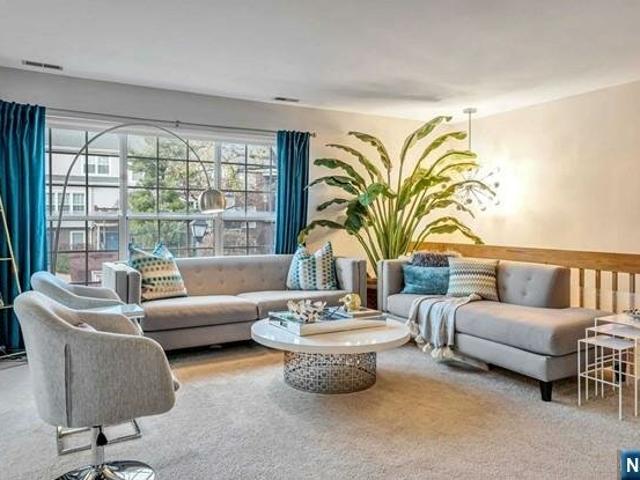 Duplex for rent in Fort Lee