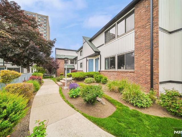 Condo for sale in Fort Lee, New Jersey