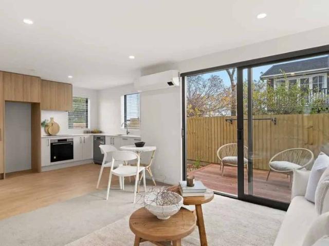Townhouse for rent in Heathcote, Canterbury