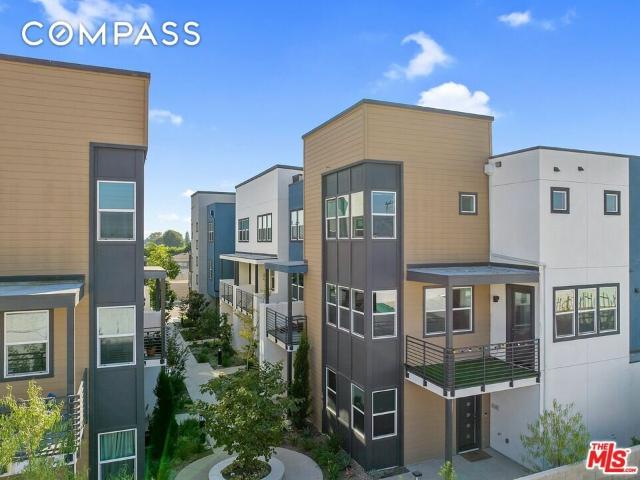 Townhouse for sale in Gardena