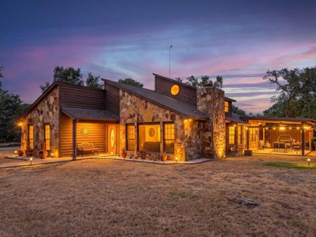House for sale in China Spring, Texas