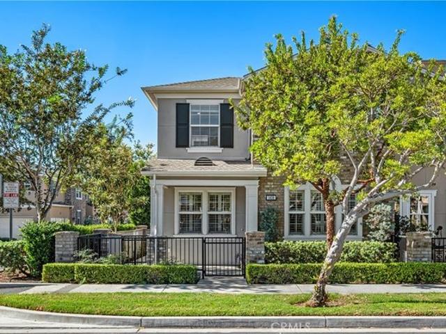 Townhouse for sale in Columbus Square Community, Tustin