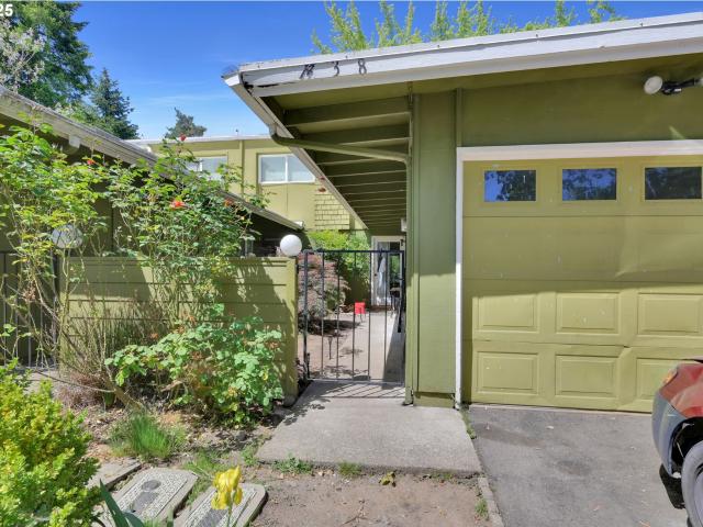 Townhouse for sale in Eugene