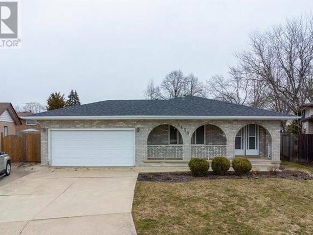 House for sale in Ontario