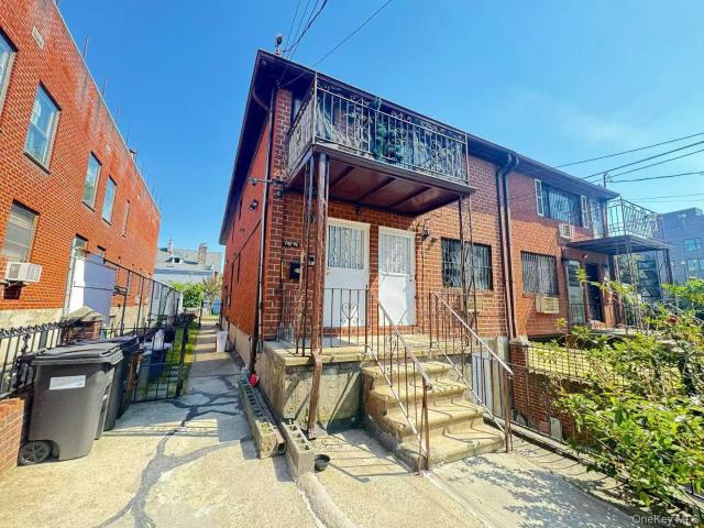 House for sale in Queens, Arverne
