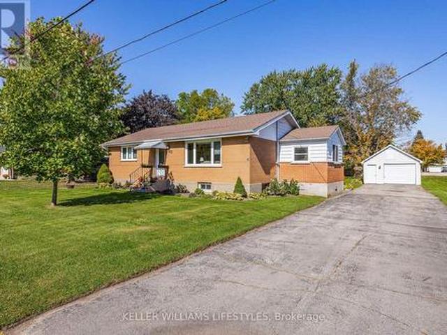 House for sale in Ailsa Craig, North Middlesex