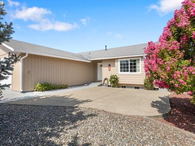 House for sale in Myrtle Creek, Douglas County