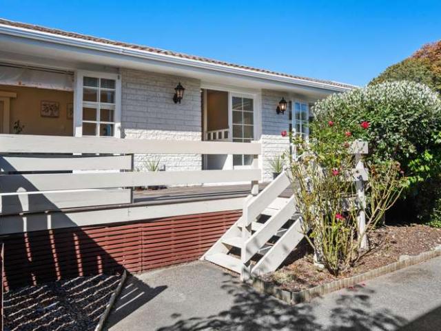 House for sale in Chaslands, Canterbury