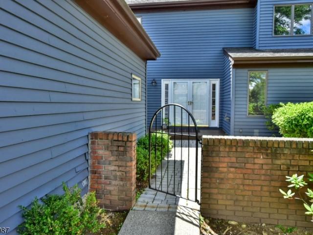 Townhouse for sale in Mahwah, New Jersey