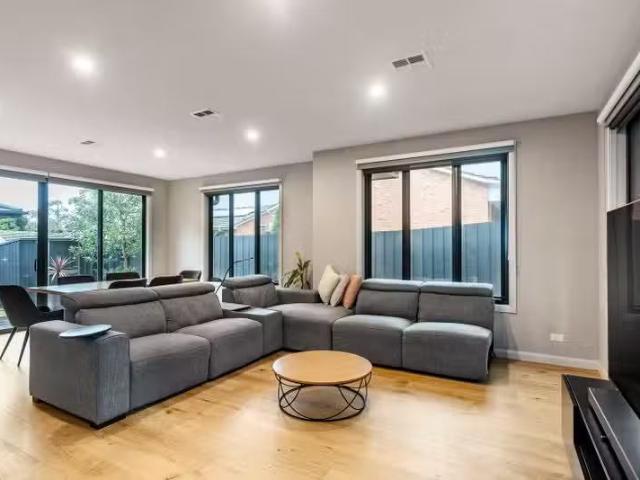 Condo for rent in Blackburn