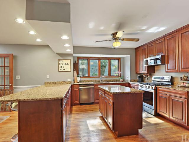 House for sale in Mchenry, Illinois