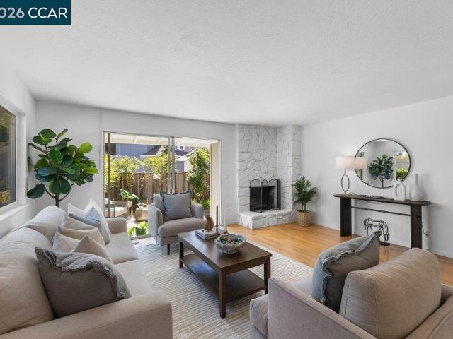 Townhouse for sale in Moraga, California
