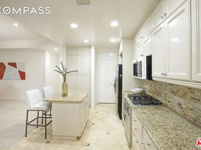 Condo for sale in Beverly Hills
