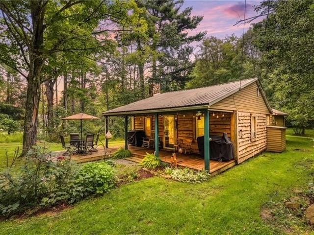 House for sale in Laughlintown, Pennsylvania