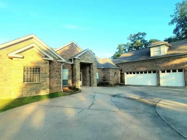 House for rent in Benton