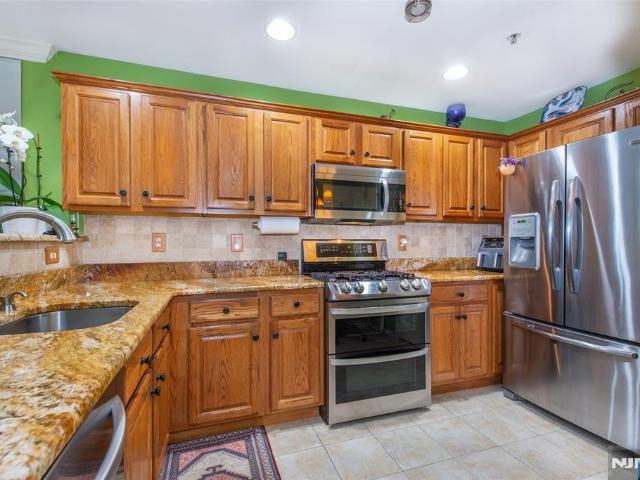 Townhouse for sale in Pompton Lakes