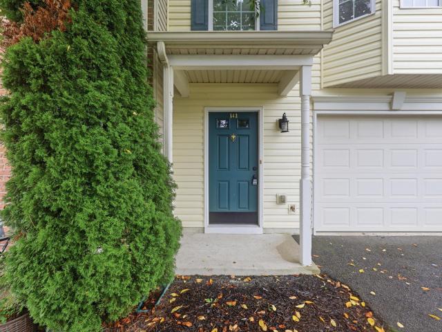 Townhouse for sale in Falling Waters, West Virginia