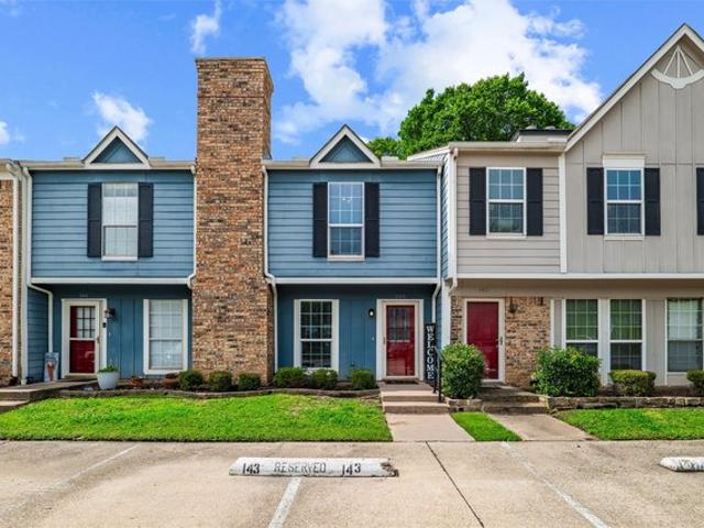 Townhouse for sale in Euless, Texas