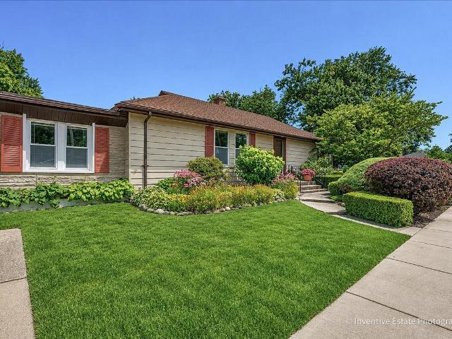 House for sale in Clarendon Hills, Illinois