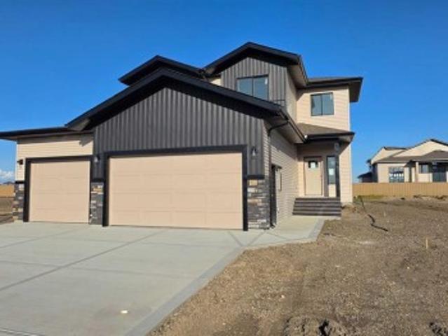 House for sale in Woking, Alberta