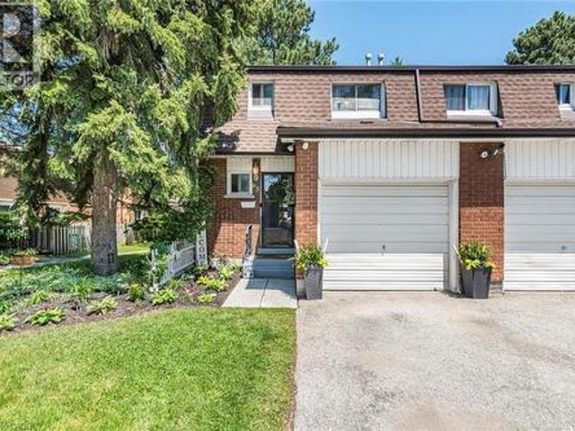 Townhouse for sale in Ancaster, Ontario