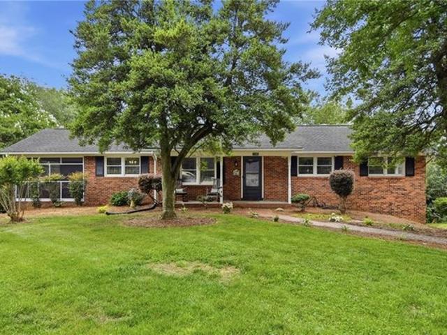 House for sale in Pfafftown, North Carolina