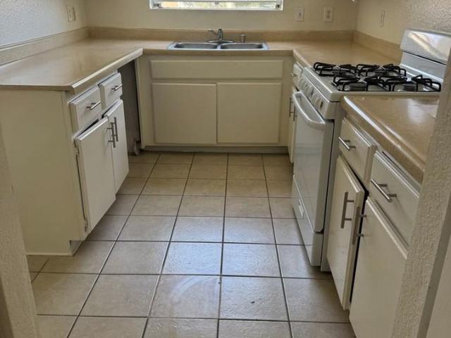 Apartment for rent in Canoga Park, California