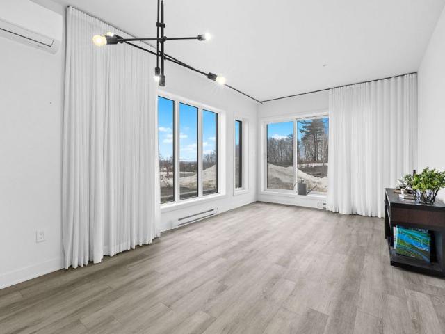 Apartment for rent in Les Moulins, Quebec