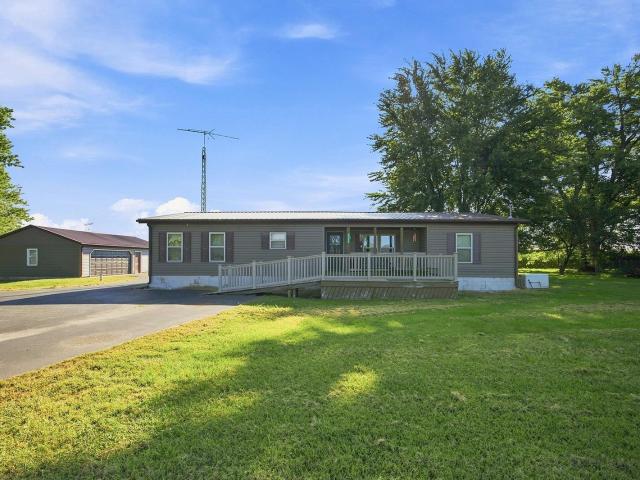 House for sale in Wheeling, Flora