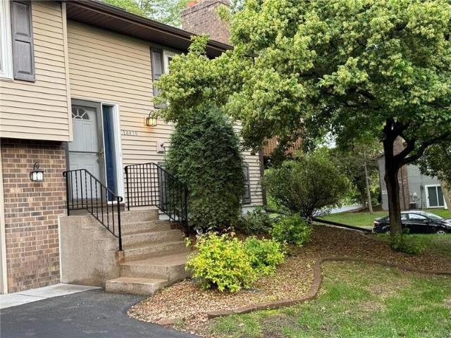 Townhouse for sale in Maple Grove