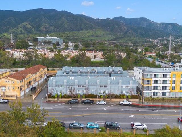 Townhouse for sale in Sylmar Neighborhood Council District, Canoga Park