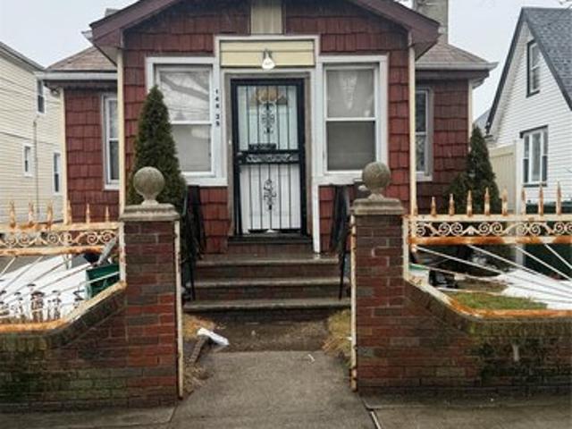 House for sale in Queens, Arverne