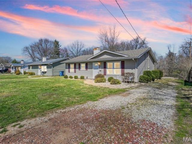 House for sale in Edwardsville, Illinois