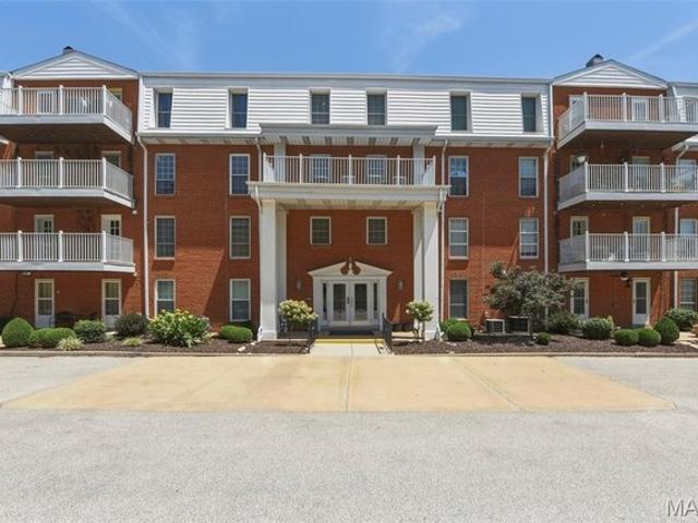 Condo for sale in Chesterfield, Missouri