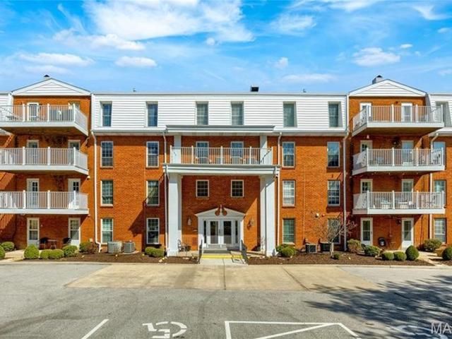 Condo for sale in Chesterfield, Missouri