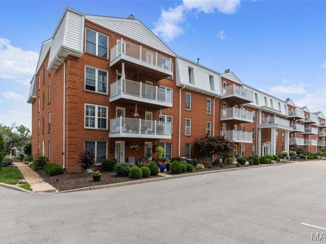 Condo for sale in Chesterfield, Missouri