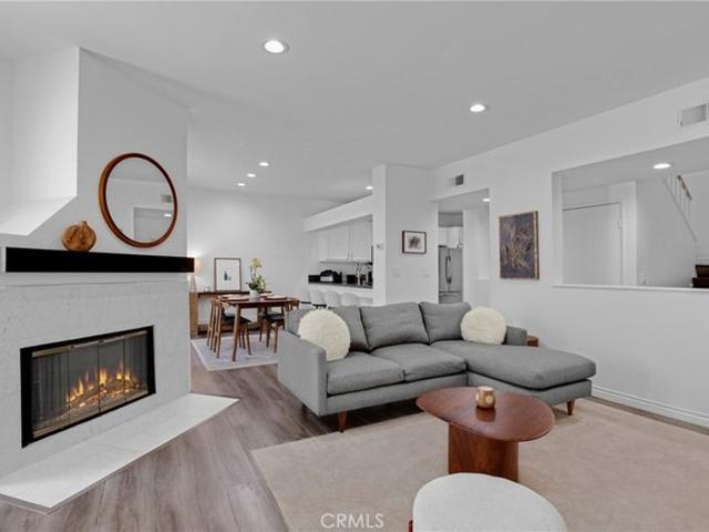 Townhouse for sale in Canoga Park, California