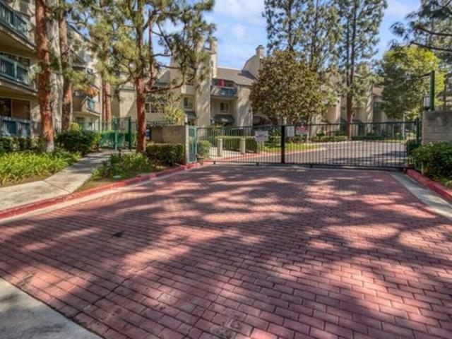 Condo for sale in Canoga Park, California