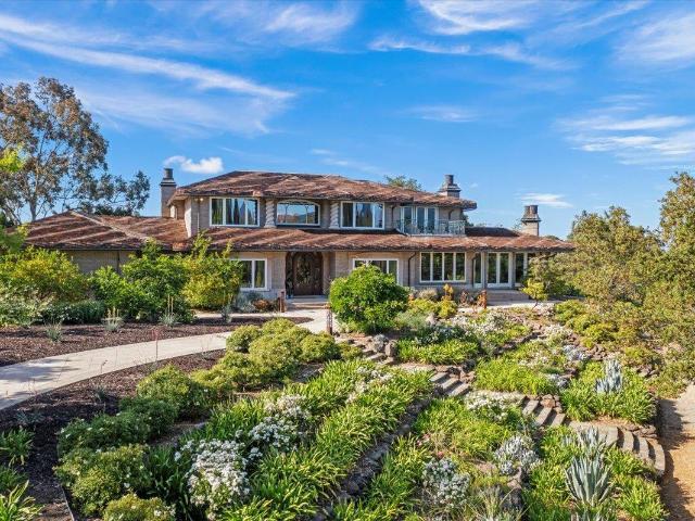House for sale in Saratoga